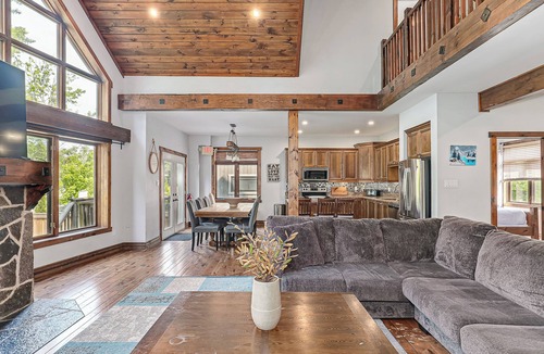 The Blue Mountains Ski Chalet | Blue Mt. Chalet 8 BDR 4 W/C Ski & Recreation Resort, Golf, Beach, Hiking & More