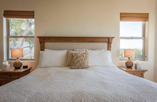 Bradley House | Blue Oak Oasis At Lake Naci