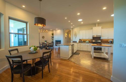 Bradley House | Blue Oak Oasis At Lake Naci