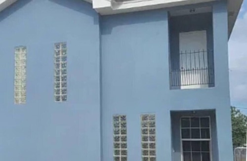 Edinburg House | Blue Oasis: Central Escape