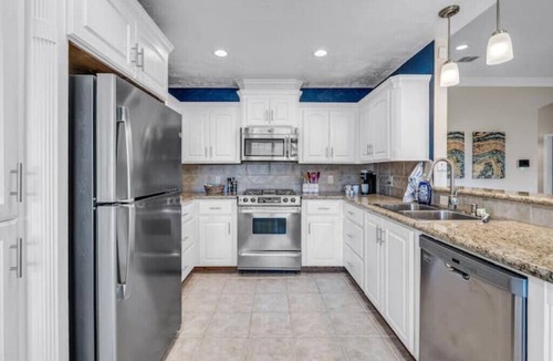 Wellborn House | Blue Oasis Close to Kyle Fieldn