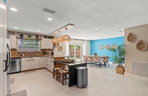 Fontainebleau House | Blue Oasis - Heated Pool 5B/3BTH