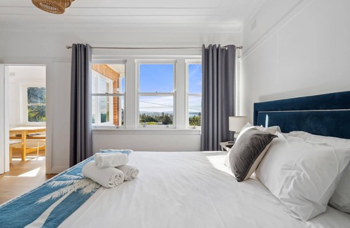 Collaroy Beach House | Blue Ocean Views Summ