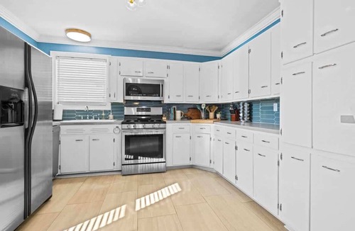 Willoughby Spit House | Blue Octopus Summary: