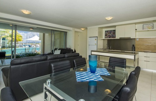 Nelly Bay Apartment | Blue on Blue Apartment 813