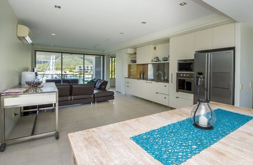 Nelly Bay Apartment | Blue on Blue Apartment 327