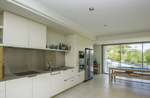 Nelly Bay Apartment | Blue on Blue Apartment 327