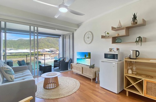 Nelly Bay Apartment | Blue on Blue Studio Room 1222