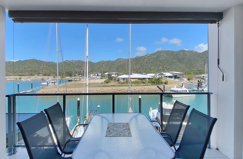 Nelly Bay Apartment | Blue on Blue Superior Studio Room 1241