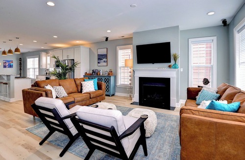 Buckroe Beach House | Blue on Buckroe: Family Beach Getaway w/Gameroom!
