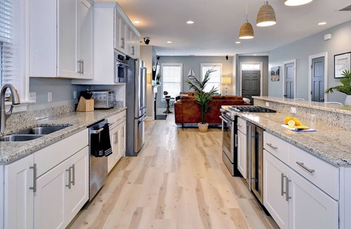 Buckroe Beach House | Blue on Buckroe: Family Beach Getaway w/Gameroom!