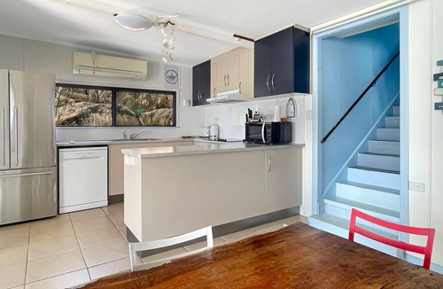 Picnic Bay House | Blue on Cockle, Cockle Bay