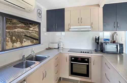 Picnic Bay House | Blue on Cockle, Cockle Bay