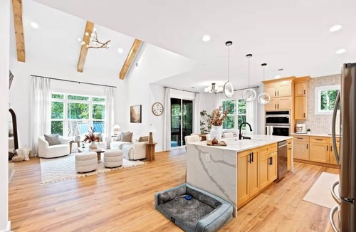 Westminster House | Blue Owl Lakefront Getaway · Hot Tub + Mini Golf + BBQ