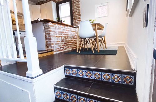 Speer House | "Blue Ox" Charming 2 Bedroom Triplex - S Broadway