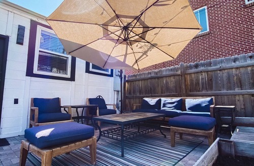 Speer House | "Blue Ox" Charming 2 Bedroom Triplex - S Broadway