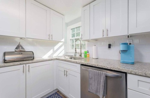 Avondale House | Blue Palm Front Home | Team Joseph Ellen