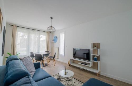 Courlancy Apartment | Blue Paradise