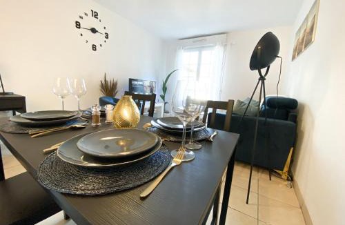Corbeil-Essonnes Apartment | Blue Pearl - Parking - Gare RER à 5 min