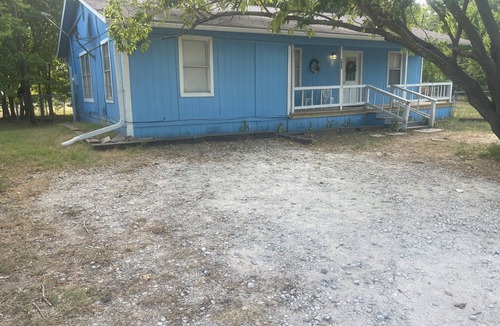 Lone Oak House | Blue Pool House