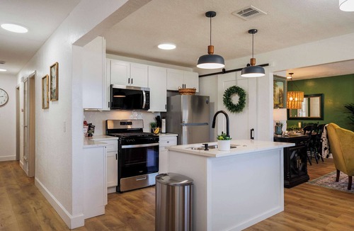 Lawton House | Blue Prairie Cottage | Near Fort Sill | Fast WIFI