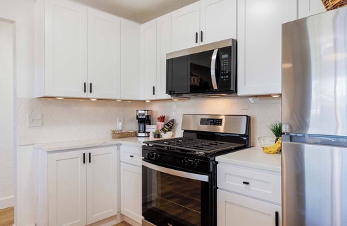 Lawton House | Blue Prairie Cottage | Near Fort Sill | Fast WIFI