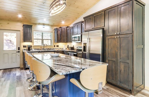 Copperhill Cabin | Blue Ridge Adventure Base: Grill, Play, Explore!