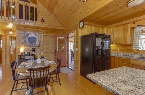 McCaysville Cabin | Blue Ridge Cabin: Hot Tub, Fire Pit & Grill!