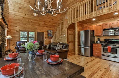 Cashes Valley Cabin | Blue Ridge Creek Retreat