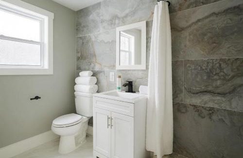 Sparta House | Blue Ridge Main St. Mountain View Cottage