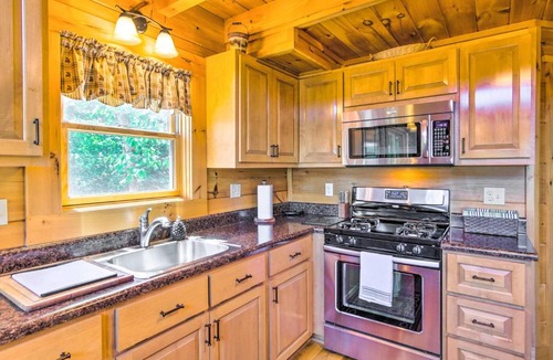 Vein Mountain House | Blue Ridge Mountain Gem with Deck and Community Perks