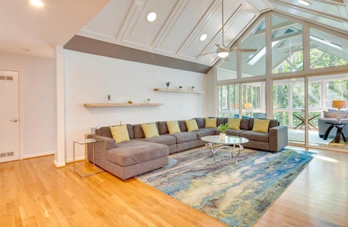 Fletcher House | Blue Ridge Mountain Retreat: Deck & Sunroom!