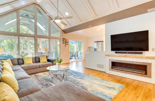 Fletcher House | Blue Ridge Mountain Retreat: Deck & Sunroom!