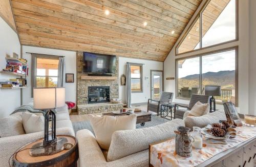 Andrews House | Blue Ridge Mountain-View Cabin w/Hot Tub & Deck!