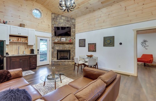 Epworth Cottage | Blue Ridge Mountainside Cottage w/Fire Pit!