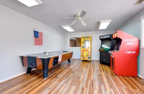 Waynesville House | Blue Ridge Mtns Group Getaway w/Hot Tub Access