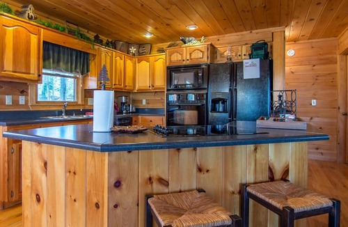 Blue Ridge Cabin | BLUE RIDGE TREE HOUSE - Relax in the ambiance of Blue Ridge - Private-EZ access