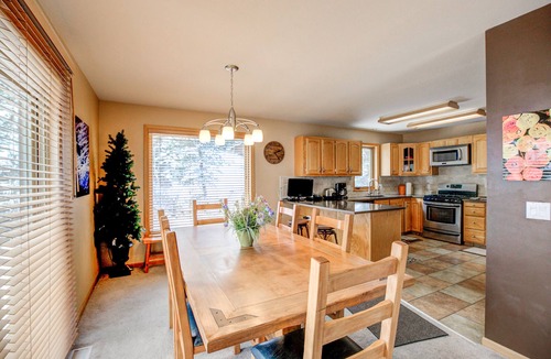 Blue River House | Blue River Escape Home: Peaceful, On River