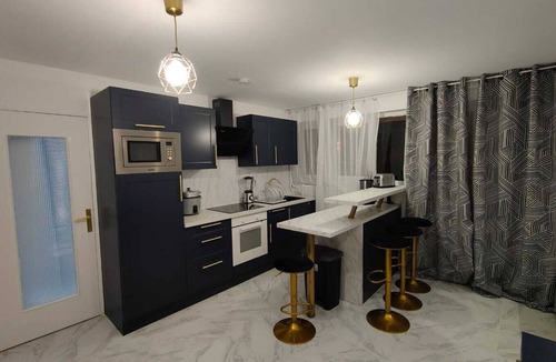 Franconville Apartment | Blue Room: elegant, comfortable apartment in a blue and gold theme