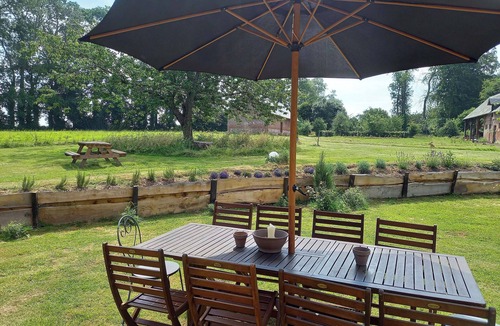 Angiens Bed & Breakfast | Blue room for 4 people at "Maison Silleron". Breakfast included. 5*