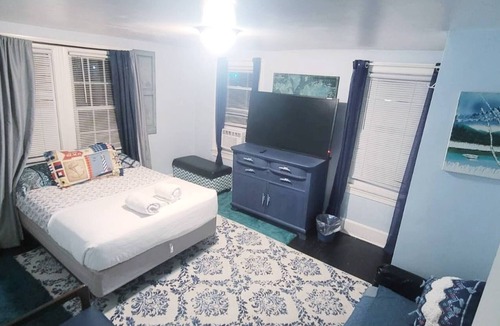 Dover Apartment | Blue Room in Delaware