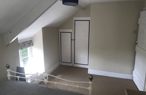 Cricket Malherbie Bed & Breakfast | Blue Room - Private bathroom