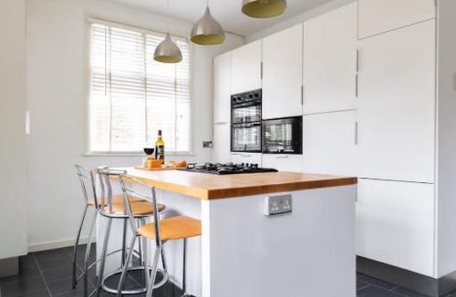 Westcliff-on-Sea Apartment | Blue Sea View Apartment