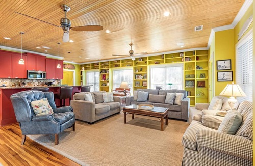 Tybee Island House | Blue Skies | Game Room, Fire Pit & More!