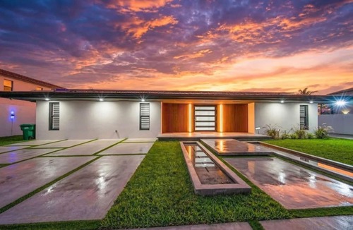 Tamiami House | Blue Skies