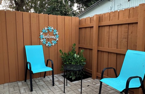 Pompano Beach Apartment | Blue Sky Guest Room with Kitchenette