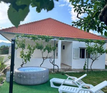 Rascane Ski Chalet | Blue Sky - jacuzzi & wine