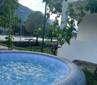 Rascane Ski Chalet | Blue Sky - jacuzzi & wine