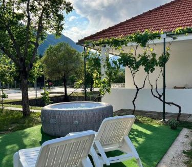 Rascane Ski Chalet | Blue Sky - jacuzzi & wine