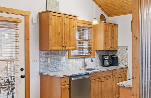 Reeds Spring Cabin | Blue Sky Lodge For 4